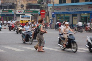 Vietnam travel tips - Tips for street crossing